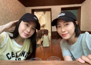 Ha Si-eun Instagram - 우리 벌써 11년👯‍♀️
.
.
.
#커플룩느낌
#햇살좋은날