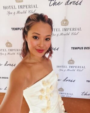 Ha Thanh Špetlíková Instagram - Letošní Kviff a Unicredit párty jsme si náramně užily. ♥️ 
Děkuju všem dobrým duším o neskutečnou péči💋, skvělé zázemí i milou společnost. 

#kviff2024 #kviff #fashion #movie #actress #redcarpet #dress #thedress #pinkdress #reddress #fashionlover #moviefestival #karlovyvary