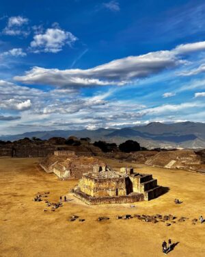Ha Thanh Špetlíková Instagram - Mexico, země naprosto nádherné přírody, milých lidí, ucházející kuchyně, sladobolné muziky, nedostačující dopravy a mizerných retardérů. 

#traveling #lovetraveling #mexico #travelphotography