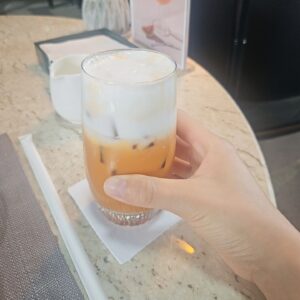 Ha Yeon-joo Instagram - 남편 미팅 중에 혼자 놀기🌱