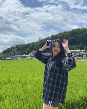 Ha Yul-Ri Instagram - 어쩌다 전원일기 🌱