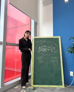 Ha Yul-Ri Instagram - 낰낰한 5분터뷰💜
감사하고 즐거운시간이었습니다🫶

#낰낰 #피라미드게임