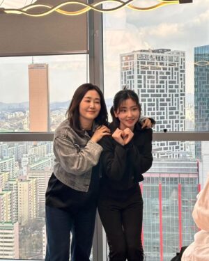 Ha Yul-Ri Instagram - 낰낰한 5분터뷰💜
감사하고 즐거운시간이었습니다🫶

#낰낰 #피라미드게임