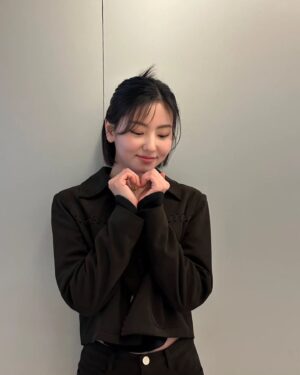 Ha Yul-Ri Instagram - 낰낰한 5분터뷰💜
감사하고 즐거운시간이었습니다🫶

#낰낰 #피라미드게임