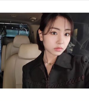 Ha Yul-Ri Instagram - 낰낰한 5분터뷰💜
감사하고 즐거운시간이었습니다🫶

#낰낰 #피라미드게임