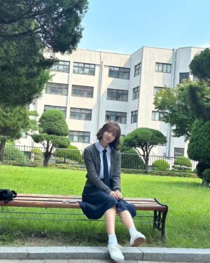 Ha Yul-Ri Instagram - 피라미드 게임이 종료되었습니다🔺️
함께 우이를 만들어주신 감독님 작가님 모든스텝분들 그리고 2-5반 친구들 선배님들 모두 너무너무 감사드립니다🫶
피라미드게임은 제게 자신감을 키워준 작품입니다
봐주시고 사랑해주신분들 너무 감사합니다♥️
다른작품으로 더 좋은 모습 보여드리겠습니다
우이야 잘살아 안녕👋

#피라미드게임
@tving.official