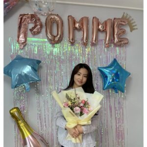 Ha Yul-Ri Instagram - <오늘의 웹툰> 사랑해주셔서 감사합니다♡
사랑스러운 뽐므 나올수있게 도와주신 모든분들 감사합니다🤍
잘지내 뽐므야❤️

#오늘의웹툰 #뽐므