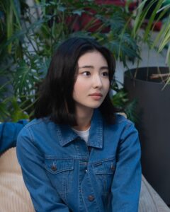 Ha Yul-Ri Most Liked Photos and Posts