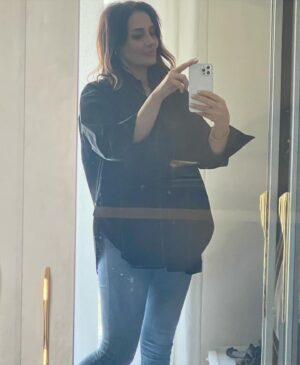 Haala Shiha Instagram - دايماً علي بالي حبيت اهديها  لكل حبايبي القريبين اللي دايماً معايا في كل الظروف و كل لحظات الحياة الصعبة و السهلة و حبهم من القلب من غير اي مصلحة و لا اي غموض و كانوا في ظهري و قربهم عندي بالدنيا كلها 🫶
انتوا دايما علي بالي 💫
ورمضان مبارك عليكم ☪️