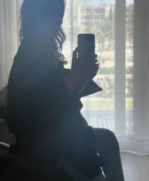 Haala Shiha Instagram - دايماً علي بالي حبيت اهديها  لكل حبايبي القريبين اللي دايماً معايا في كل الظروف و كل لحظات الحياة الصعبة و السهلة و حبهم من القلب من غير اي مصلحة و لا اي غموض و كانوا في ظهري و قربهم عندي بالدنيا كلها 🫶
انتوا دايما علي بالي 💫
ورمضان مبارك عليكم ☪️