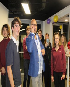 Hadj Ali Menad Instagram - Super événement fin 2022 avec @himysu_ieseg @ieseg_school @code_acting_studio #acting #comedia #concours