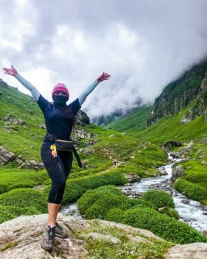 Haelyn Shastri Instagram - Just few more weeks to go!!! ⛰️🥰
.
.
.
.
.
#haelynshastri  #travelwithhaelyn
