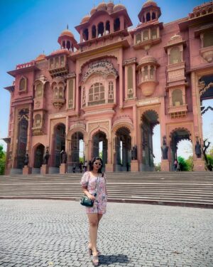 Haelyn Shastri Instagram - A Quick pitstop at Patrika Gate 😍♥️

.
.
.
.
#patrikagate  #rajasthanpatrika  #patrikagatejaipur  #pinkcityjaipur #haelynshastri