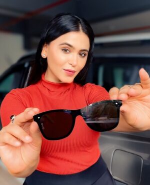 Haelyn Shastri Instagram - “Sunglasses on, doubts off.” @eyewearlabs