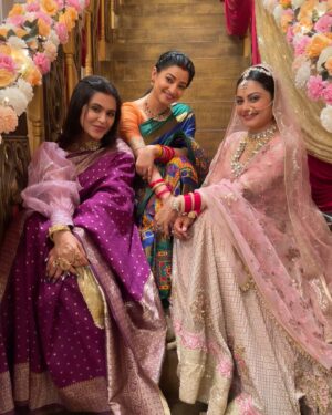 Haelyn Shastri Instagram - Yaadon ki Almari ♥️🥰
Sharing some not so still but fun moments with my coactors and directors 😁 #doree 
Thank you everyone for all the love and support you gave to komal.. ✨
Sending wishes to everyone  #onwardsandupwards
Will miss each one of you  and the memories we all created together!!
Sending love and hugs✨