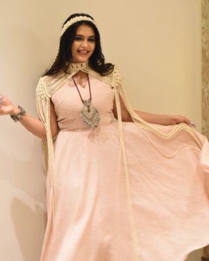Haelyn Shastri Instagram - Thank you and a grattitude post!
I would like to say thank you #jaipur for the warm welcome. It was my first time in jaipur and cannot stop talking about how beautiful the city is and @jaipurcoutureshow_official  for having me as a celebrity showstopper to walk for the amazing  @craftcouncilweaversartisans  @deepaksankit @silveroakinstituteofdesign 
Special thanks to @silverbell.networks  @the_chandi_studio  @theheadmansalon 

#haelynshastri  #jaipurcoutureshow  #jaipurdiaries  #fashionshow  #showstopper  #mglion