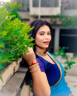 Haelyn Shastri Instagram - Just 💙

.
.
.
.
 
 .

________
#haelynshastri  #heeramandi  #heeramandisongs  #portraits