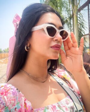 Haelyn Shastri Instagram - “Pretty in pink and shades on point.” 
🕶️ : @eyewearlabs 

#haelynshastri  #brandcollaboration  #ad #eyewearlabs  #fashionstyle  #floraljumpsuit  #azorte  #fashiongram  #fashioninfluencer  #rajasthandiares  #jaipurdiaries