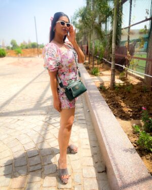 Haelyn Shastri Instagram - “Pretty in pink and shades on point.” 
🕶️ : @eyewearlabs 

#haelynshastri  #brandcollaboration  #ad #eyewearlabs  #fashionstyle  #floraljumpsuit  #azorte  #fashiongram  #fashioninfluencer  #rajasthandiares  #jaipurdiaries