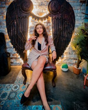 Haelyn Shastri Instagram - Baby my valentine ♥️

.
.
.
#haelynshastri  #moodygrams  #lightgram  #pose  #moodyportraits