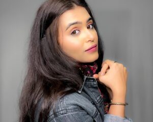 Haelyn Shastri Instagram - Just like this ♥️✨
No matter what if i can , i will!!
.
.
.
 #selftapes  #haelynshastri #actress