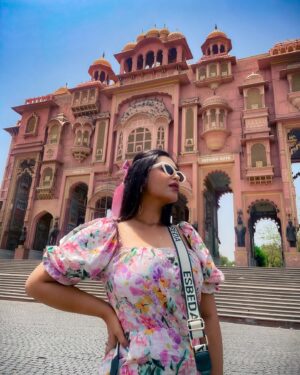Haelyn Shastri Instagram - A Quick pitstop at Patrika Gate 😍♥️

.
.
.
.
#patrikagate  #rajasthanpatrika  #patrikagatejaipur  #pinkcityjaipur #haelynshastri