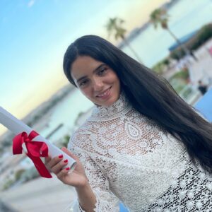 Hafsia Herzi Instagram - Très fière et très heureuse d’avoir reçu le prix d’ensemble au @festivaldecannes #uncertainregard pour mon second long métrage #bonnemere il y’a maintenant 14 ans j’écrivais ma première version de ce scénario est aujourd’hui le film est récompensé et sort dans quelques jours en salle. Un grand merci au jury à @saidbensaid66 @albane.cleret @ralphlauren @rogervivier @dior @messikajewelry #albanecleretimageagency en salle le 21 juillet 2021🎬💪🏼