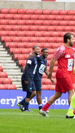 Hakan Hassan Instagram - “Couldn’t ask for more playing at the stadium of light scoring a top bins and being assisted by one of the legends @iamjermaindefoe 👀 (his 1st assist apparently 😆) #dreamcometrue