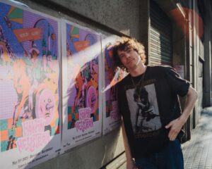 Håkan Hellström Instagram - Exklusiv klubbspelning med Håkan i Barcelona!! ✨
Ordinarie biljettsläpp är på måndag 10.00. Men vill man försöka säkra biljetter innan det så går man med i nyhetsbrevet på hakanhellstrom.se. Då kan man köpa på pre-sale redan på söndag 10.00. Bra grej!

2016 gjorde Håkan två hyllade och redan nu legendariska spelningar på The Gramercy Theatre i New York. 2017 gjorde han en lika klassisk klubbspelning på Heimathafen i Berlin. 2023 är det alltså dags igen; den 31 maj intar Håkan scenen på det legendariska Razzmatazz. 

Håkan hälsar: 
”Vi fortsätter att ta vara på varje chans vi får att spela i våra favoritstäder. I Barcelona gjorde vi förresten videon till Ramlar. På gatorna runt Ramblas. Det känns väldigt fint att få komma tillbaka och spela där igen.”

/Tro & Tvivel