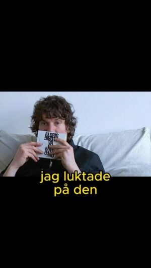 Håkan Hellström Instagram - Håkan intervjuas i TV4 Nyhetsmorgon av Jesper Börjesson veckan innan albumet släpps 2013. Bara låtarna ”Det kommer aldrig va över för mig” och ”Valborg” har nått ut till det Svenska folket ännu. Spotify har då funnits på Svenska marknaden i nästan fem år, i USA endast två. Låttexter fanns bara till fysiska utgivningar. Har ni luktat eller smakat på en ny skiva?
/Tro & Tvivel
#detkommeraldrig #håkanhellström