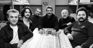Hakan Karsak Instagram - Takım...muhteşem insanlar...muhteşem oyuncular..ve aile✌🙏
@onurtuna @hakansalinmis @tugaymercan @mhrrmtrksvn @gurberkpolatofficial  @mahkumdizifox @foxturkiye