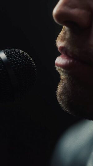 Hakan Kurtaş Instagram - “Kumbahçe” nin videosu Youtube’ ta. 

🌊🐚🌞

KUMBAHÇE 

Söz-müzik: Hakan Kurtaş
Düzenleme- tüm enstrumanlar : @kazazcan 

Yapım / Production: Hypers New Media - @hypersnewmedia
Müzik Şirket / Music Company: Hypers Music - @hypers.music
Menajerlik / Manager: Hypers Music - @hypers.music

Yönetmen / Director: Mehmet Can Damatoğlu - @mehmetcandamatoglu
Yapımcı / Producer: Tolga Akış, Eylül Dölkeleş Gürevin - @tolgaakis @eyluldolkeles
Uygulayıcı Yapımcı/Executive Producer: Kemal Müfit Gürevin - @kemalmufit
Görüntü Yönetmeni / Director of Photography: Emre Kalaman - @kalamanemre
Yapım Koordinasyon / Production Coordination: Zeynep Sude Altan - @zeynepaltan_
Hakan Kurtaş Sanatçı Temsilcisi / Hakan Kurtaş Artist Representative: Şevval Şenol - @sevvalllsenoll
Kurgu / Edit: Şevval Demir - @svvaldmir
Music Label Director: Aylin Ay - @ay.aaylin
Music Content&Label Manager: Egecan Çavuşoğlu - @egecancavusoglu
1.Yönetmen Yardımcısı / Director Assistant: Aslıhan Akçam - @aslihanakcamm 
Yapım Ekibi / Production Team: Sezer Hüseyinoğlu - @sezercamic
Kamera Ekibi / Camera Team: Cansal Arnas, Metehan Kızılkaya - @cansalarnas , @meteekizilkaya
Rodi: Oğuzhan Özden - @oguzhanozdn
Color: Kaan Turgutlu - @kaantgl
Kapak Tasarım/ Cover Art: @gorkemebcin
Hakan Kurtaş Styling: 21/90 - @90stylinghouse
Hakan Kurtaş Saç / Hair: Murat Kara - @muratkaraofficiall
Hakan Kurtaş Makyaj / Make Up: Berna Altan - @bernaaltan
YouTube Yöneticisi / YouTube Manager: Kerem Türkyılmaz - @keremmturkyilmaz