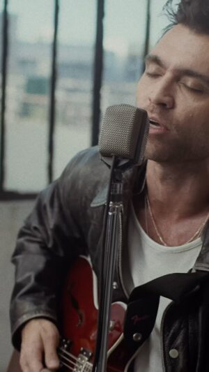 Hakan Kurtaş Instagram - ‘Haberin Yok’ videosu Youtube’ ta yayında.  Söz & Müzik: Hakan Kurtaş
Düzenleme: Can Kazaz 

Yapım / Production: Hypers New Media 
Müzik Şirket / Music Company: Hypers Music 
Menajerlik / Manager: Hypers Music 

Yönetmen / Director: Mehmet Can Damatoğlu 
Yapımcı / Producer: Tolga Akış, Eylül Dölkeleş Gürevin 
Uygulayıcı Yapımcı/Executive Producer: Kemal Müfit Gürevin 
Görüntü Yönetmeni / Director of Photography: Emre Kalaman 
Yapım Koordinasyon / Production Coordination: Zeynep Sude Altan 
Hakan Kurtaş Sanatçı Temsilcisi / Hakan Kurtaş Artist Representative: Şevval Şenol 
Kurgu / Edit: Şevval Demir 
Music Label Director: Aylin Ay 
Music Content&Label Manager: Egecan Çavuşoğlu 
1.Yönetmen Yardımcısı / Director Assistant: Aslıhan Akçam 
Yapım Ekibi / Production Team: Sezer Hüseyinoğlu 
Kamera Ekibi / Camera Team: Cansal Arnas, Metehan Kızılkaya 
Rodi: Oğuzhan Özden 
Color: Kaan Turgutlu 
Hakan Kurtaş Styling: 21/90 
Hakan Kurtaş Saç / Hair: Murat Kara 
Hakan Kurtaş Makyaj / Make Up: Berna Altan 
YouTube Yöneticisi / YouTube Manager: Kerem Türkyılmaz