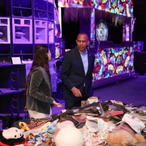 Hakeem Jeffries Instagram - Visited the heartbreaking @novaexhibition and heard from @tal_shimony, an incredibly resilient survivor of the brutal, violent and inhumane October 7th attack on the peaceful music festival🎗️🙏🏾✡️

Those who attended the Nova Festival came together to celebrate music, peace, love and joy. In the early morning hours they were brutally murdered, taken hostage and assaulted for one simple reason - they were Jewish. It’s unconscionable.

We must come together to do everything that we can to crush the shocking rise of antisemitism here in New York City, throughout the country and across the world. As Dr. King once said, injustice anywhere is a threat to justice everywhere #WeWillDanceAgain