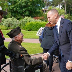 Hakeem Jeffries Instagram - D-Day Remembrance 🇺🇸🇺🇸🇺🇸🇫🇷🇫🇷🇫🇷

80 years ago today thousands of heroic Americans stormed the beaches and soared through the skies of Normandy to save the freedom and democracy throughout the world. 

We are eternally grateful for their courage and selfless sacrifice. 

And must resiliently carry on in their name during this moment of great peril.