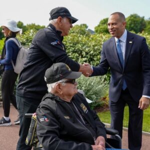 Hakeem Jeffries Instagram - D-Day Remembrance 🇺🇸🇺🇸🇺🇸🇫🇷🇫🇷🇫🇷

80 years ago today thousands of heroic Americans stormed the beaches and soared through the skies of Normandy to save the freedom and democracy throughout the world. 

We are eternally grateful for their courage and selfless sacrifice. 

And must resiliently carry on in their name during this moment of great peril.