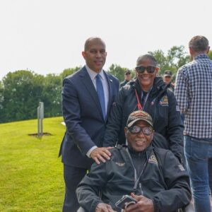 Hakeem Jeffries Instagram - D-Day Remembrance 🇺🇸🇺🇸🇺🇸🇫🇷🇫🇷🇫🇷

80 years ago today thousands of heroic Americans stormed the beaches and soared through the skies of Normandy to save the freedom and democracy throughout the world. 

We are eternally grateful for their courage and selfless sacrifice. 

And must resiliently carry on in their name during this moment of great peril.