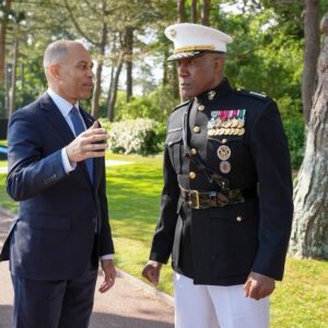 Hakeem Jeffries Instagram - D-Day Remembrance 🇺🇸🇺🇸🇺🇸🇫🇷🇫🇷🇫🇷

80 years ago today thousands of heroic Americans stormed the beaches and soared through the skies of Normandy to save the freedom and democracy throughout the world. 

We are eternally grateful for their courage and selfless sacrifice. 

And must resiliently carry on in their name during this moment of great peril.