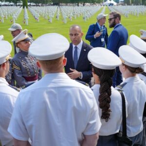 Hakeem Jeffries Instagram - D-Day Remembrance 🇺🇸🇺🇸🇺🇸🇫🇷🇫🇷🇫🇷

80 years ago today thousands of heroic Americans stormed the beaches and soared through the skies of Normandy to save the freedom and democracy throughout the world. 

We are eternally grateful for their courage and selfless sacrifice. 

And must resiliently carry on in their name during this moment of great peril.