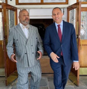 Hakeem Jeffries Instagram - Deeply saddened by the passing of Congressman Donald Payne Jr., a good friend, highly effective public servant and compassionate leader 👑👑👑🙏🏾🙏🏾🙏🏾

May he forever #RestInPower ✊🏾✊🏾✊🏾