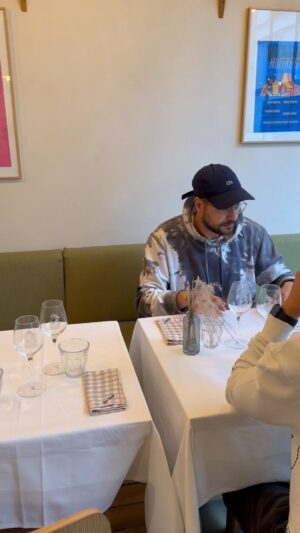 Hakim Jemili Instagram - Un café svp
#abregefrere #storytime #storytimelong