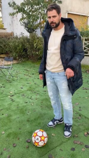 Hakim Jemili Instagram - @sergioramos un contre un au parc des princes ou en bas de chez moi quand tu veux !

Ps: l’équipe nationale de la Tunisie si vous avez besoin de moi .. en France je peux y a déjà Ben yeder