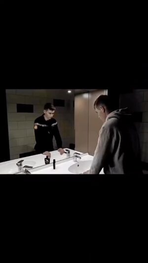 Hakim Jemili Instagram - Respectez les pompiers svp !

Ps : regardez jusqu’au bout