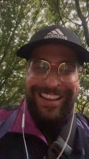 Hakim Jemili Instagram - Il pleut en plein été, vous avez fait de la muscu pour rien 😂😂 #Sheh #ShehLesMecsBalèze

Ps : je suis un peu jaloux j’avoue ..