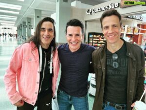 Hal Sparks Instagram - People who say “Don’t meet your heroes” clearly idolize the Wrong People . @gary.cherone and @nunobettencourtofficial and the whole @extreme_band tribe are great company..so says I🤘🏻😁🤘🏻