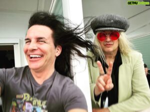 Hal Sparks Instagram - Shared a cabin wall with the inimitable @chipznuff - This is a sitcom waiting to happen 🤘🏻😂🤘🏻