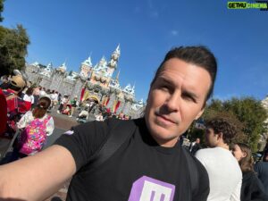 Hal Sparks Instagram - Can someone please inform the masses of happy People at Disneyland that according to Trump we are “in Hell” and a “declining nation” that is “going down the tubes”? Im just hoping it’ll shorten the lines a little