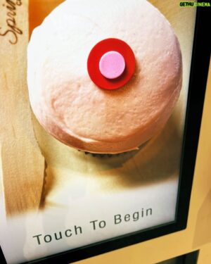 Hal Sparks Instagram - Okay… simmer down cupcake machine…