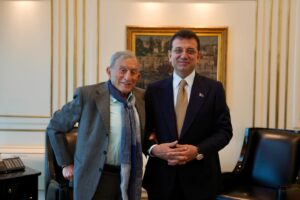 Haldun Dormen Instagram - İstanbul Büyükşehir Belediye Başkanı Sevgili Ekrem İmamoğlu’nu ziyarete gittik. Onunla konuşmamız benim ve bütün ekibimin içini aydınlattı. Daha nice aydınlıklara…