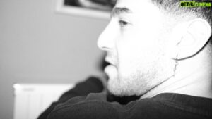 Halil Babür Instagram - rifatın fotoğraf makinası var. retro böyle. sokak fotoğrafçıları kullanıyomuş, burda avrupadan ucuzmuş falan. abi.

abi neyse ya.

@ahmetrifatsungar